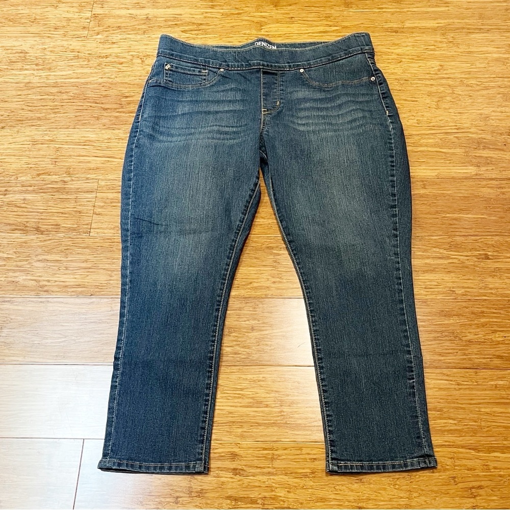 Levi's Denizen Modern Pull-On Crop Medium Dark Wash Jeans. Size Women's 16